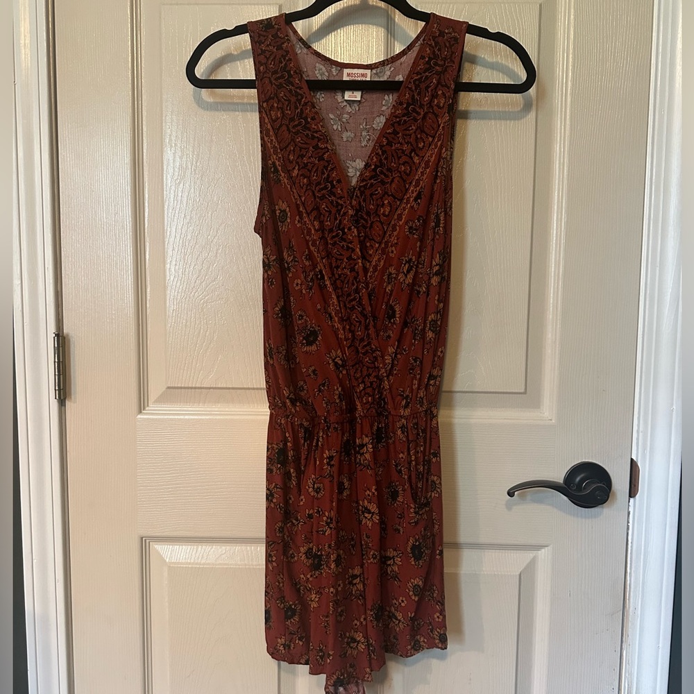 Mossimo (Target) burgundy and gold sunflower romper. Women’s size S.